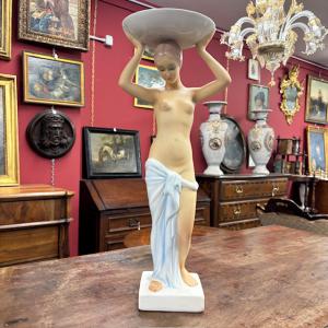 Antigua escultura cerámica “Mujer portadora“ Ronzan años 40. H 54. Art déco.